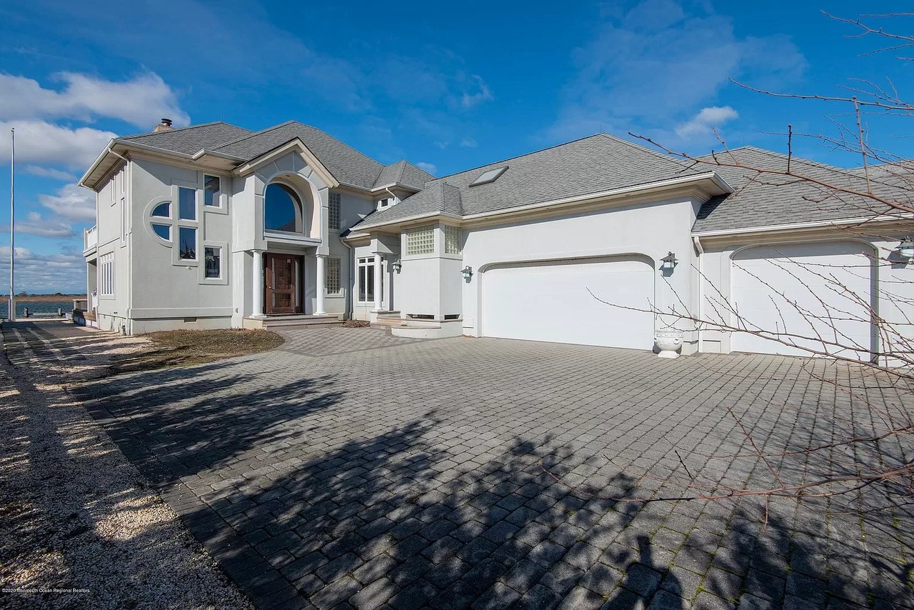1050 Barnegat Ln