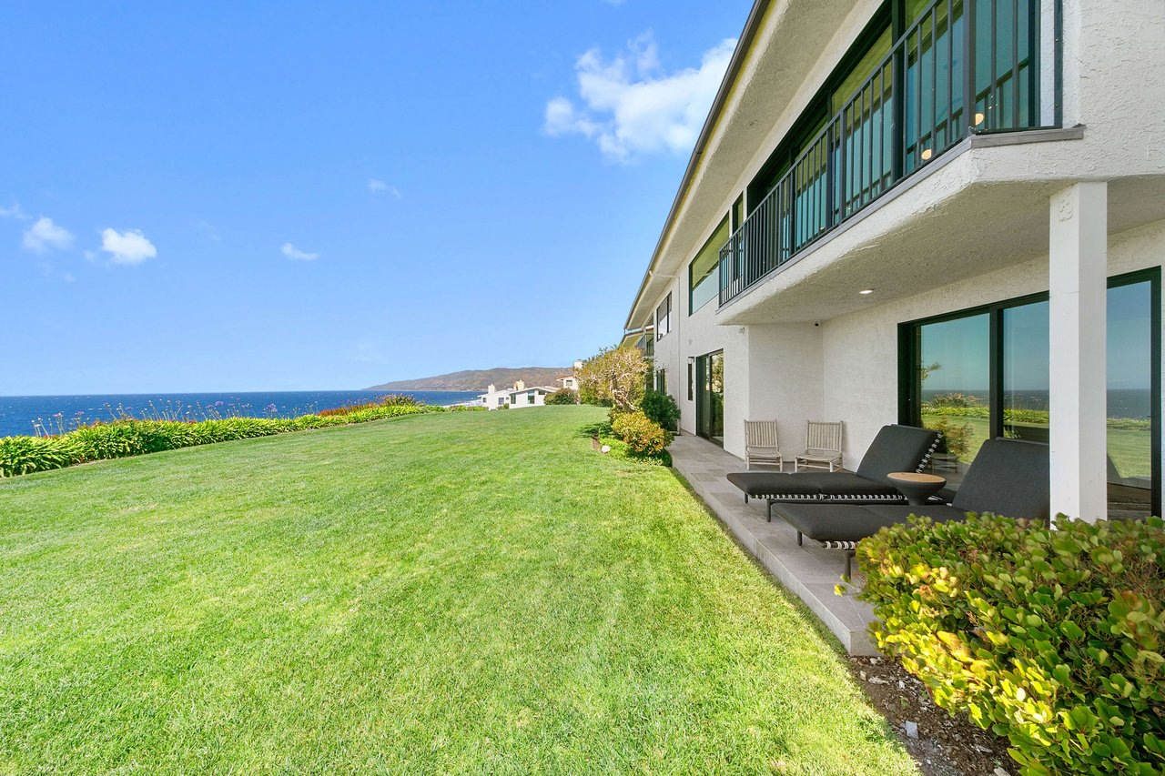 Gorgeous Front Row Zuma Bay Villas