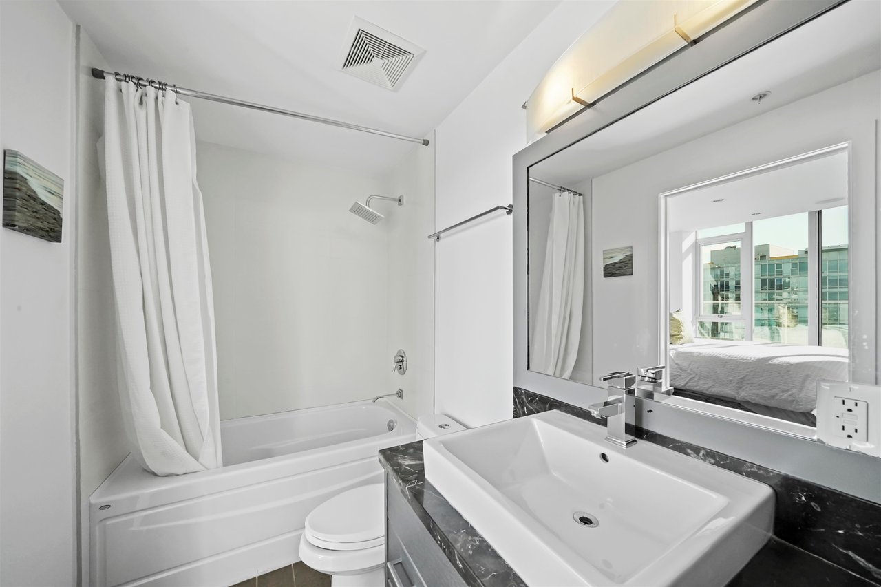 3905-188 Keefer Pl