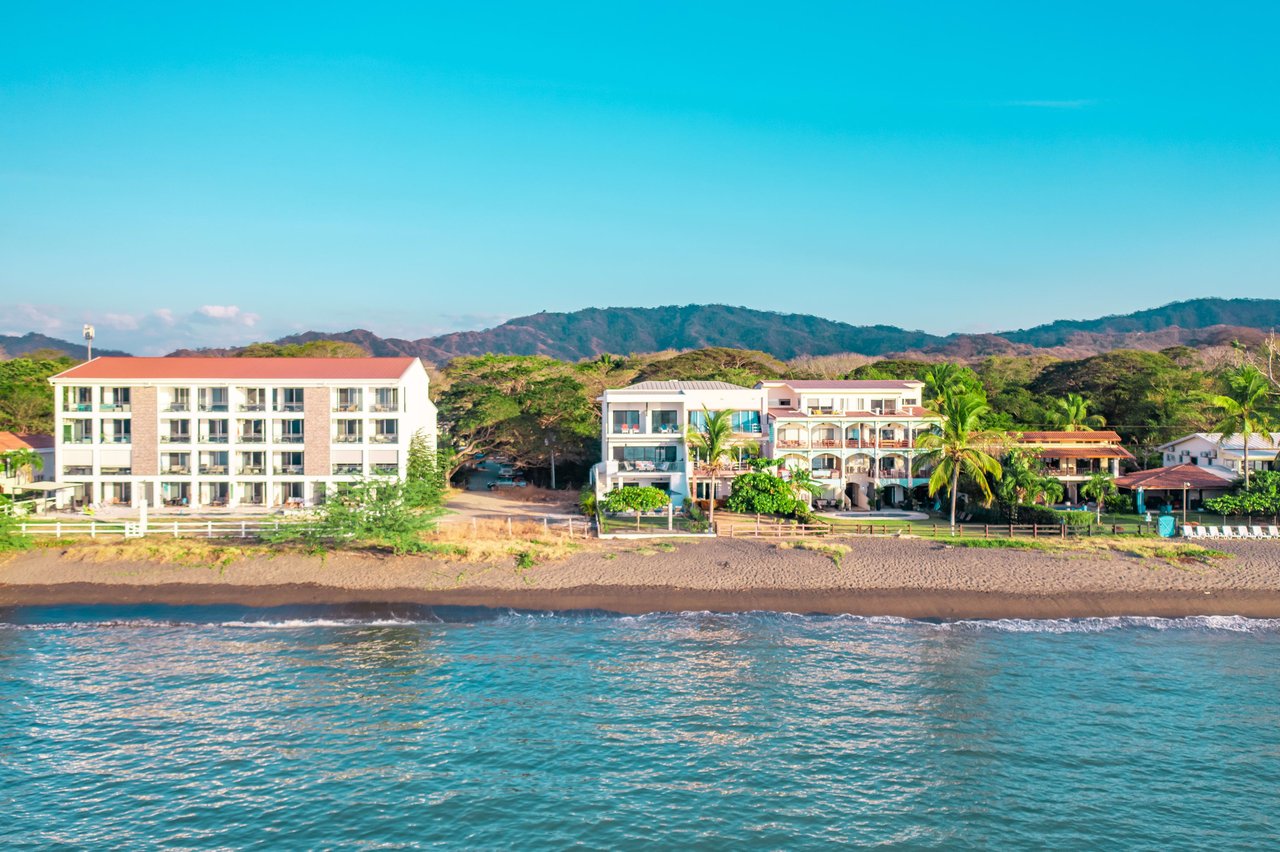 Villa Ballena | Sleek Beachfront Masterpiece in Costa Rica