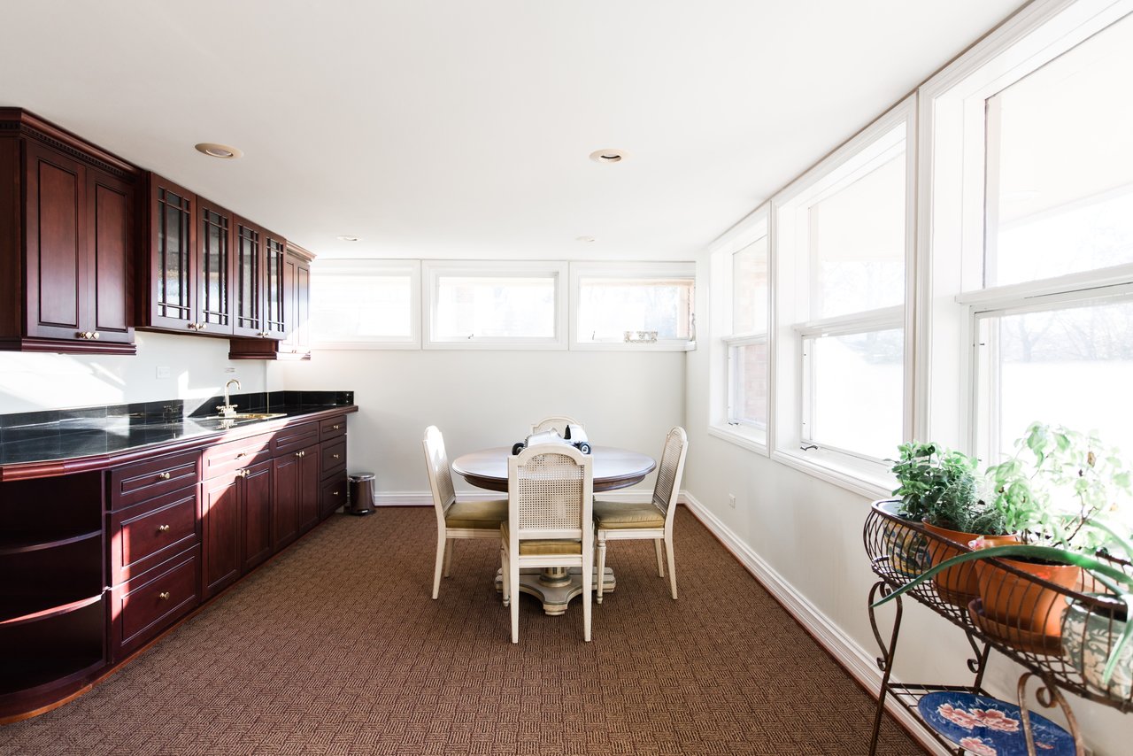 Effortless Combination Of Bright Open Space And Exceptional Craftsmanship
