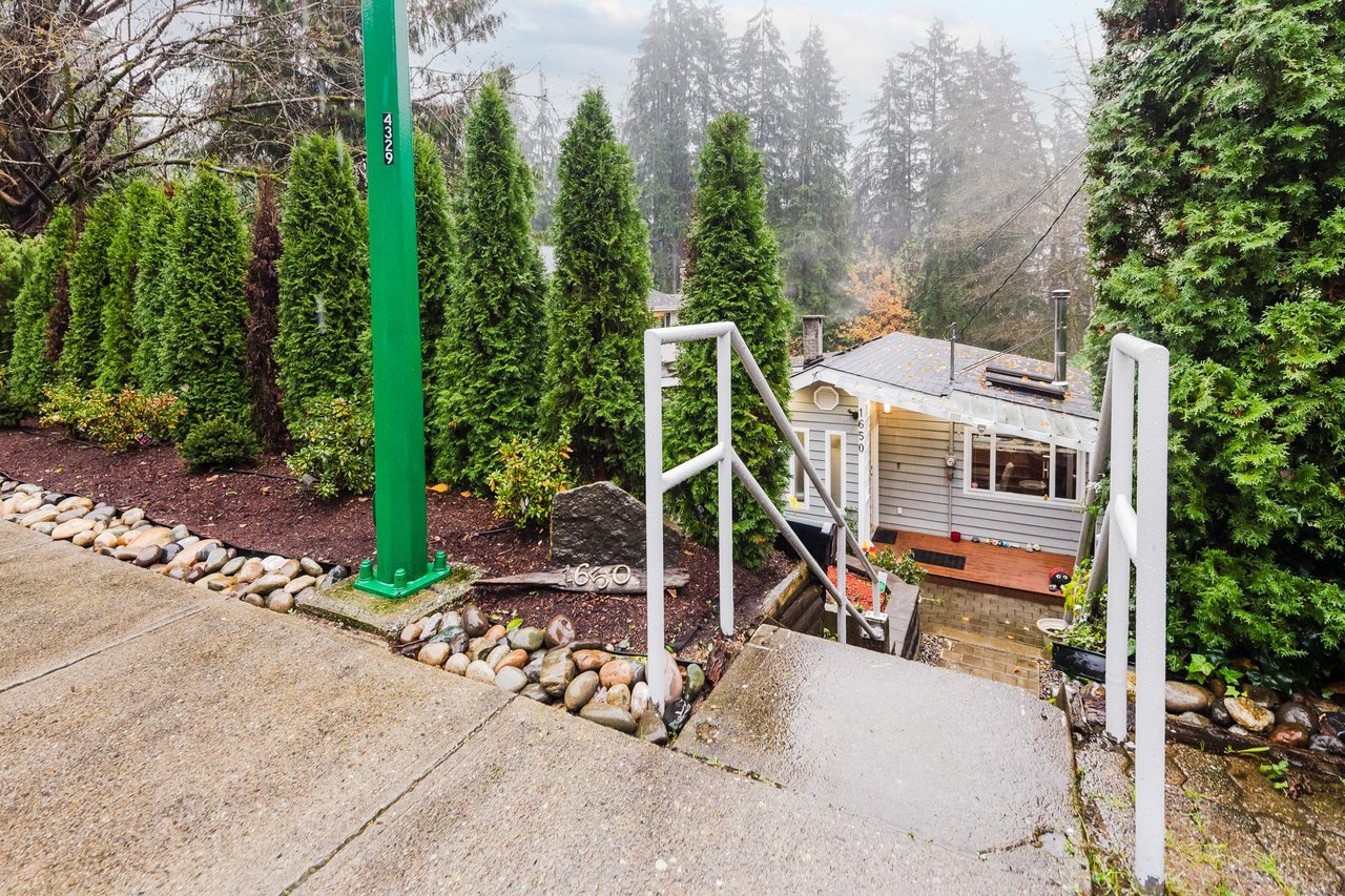 1650 Deep Cove Rd