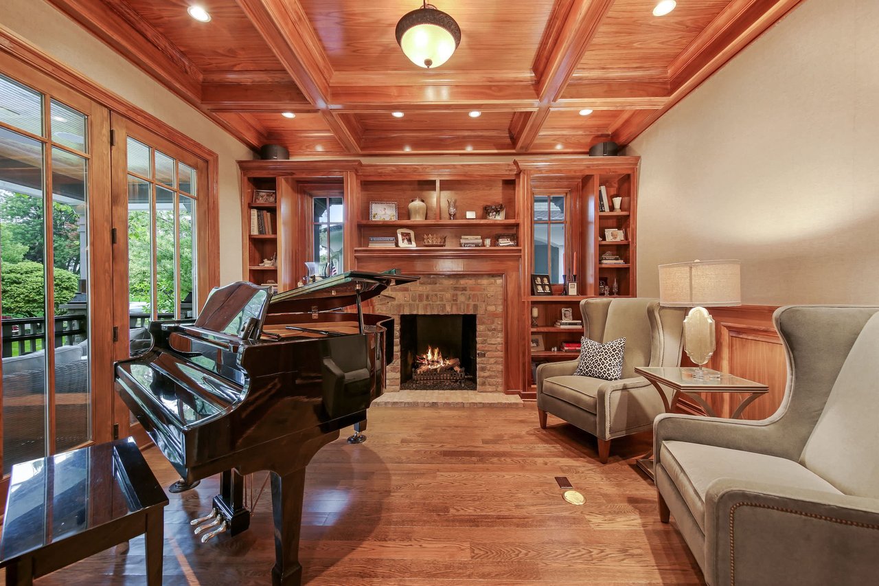 Four Levels of Luxurious Amenities Abound