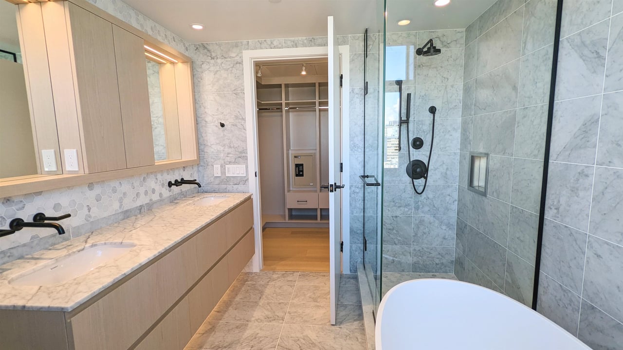 1302W-1180 Broughton St