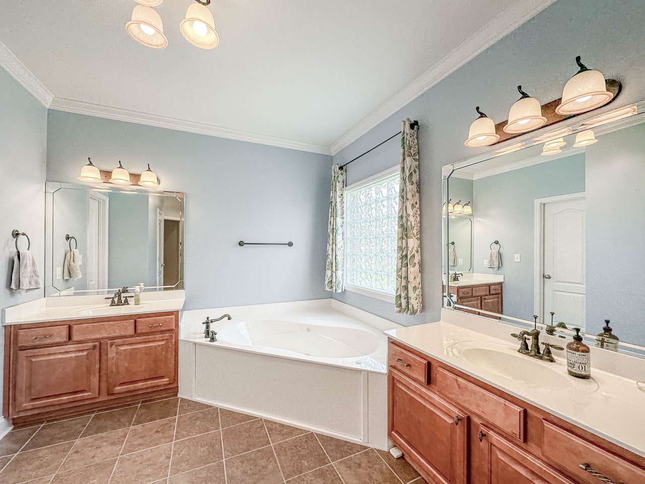 2303 Palisades Court with 5 Bedrooms!!!