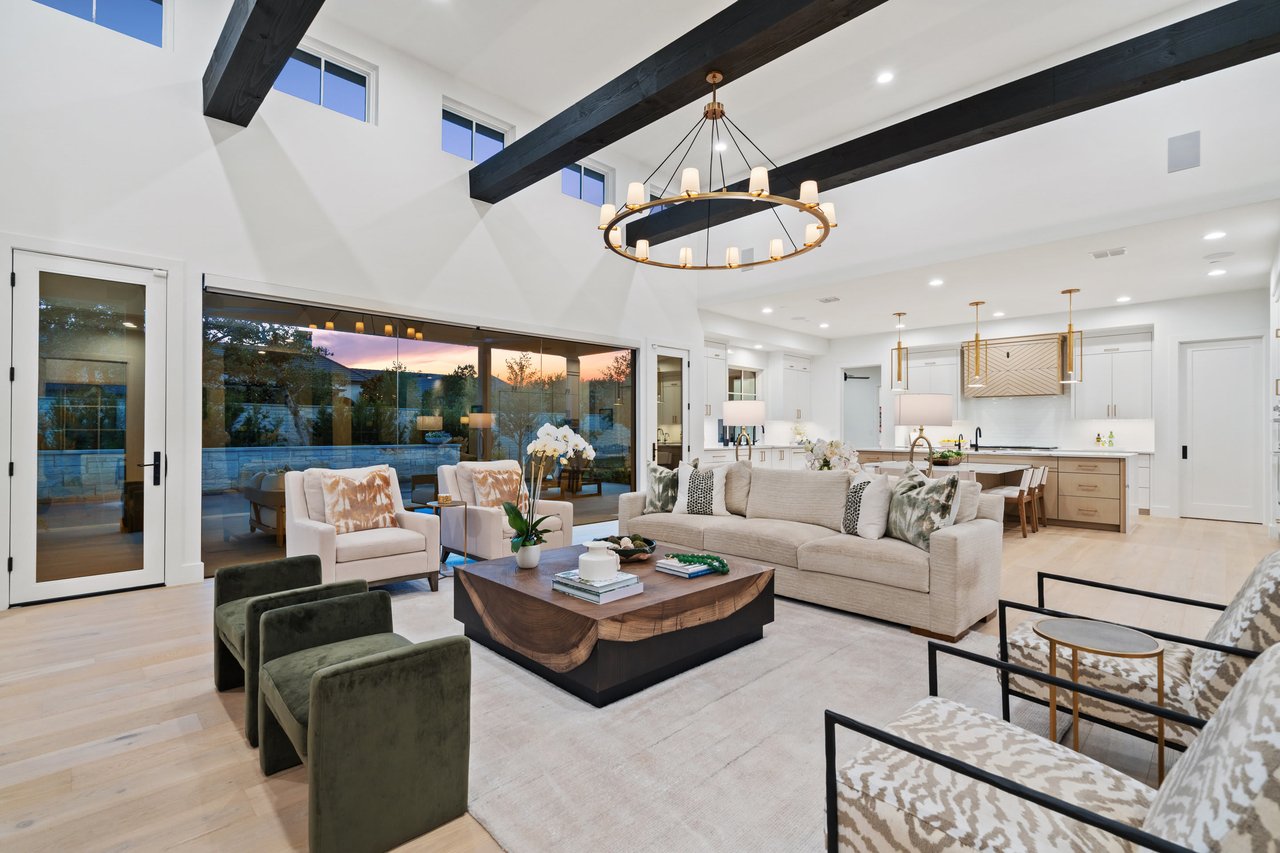 Austin-Elegance in Lake Travis ISD