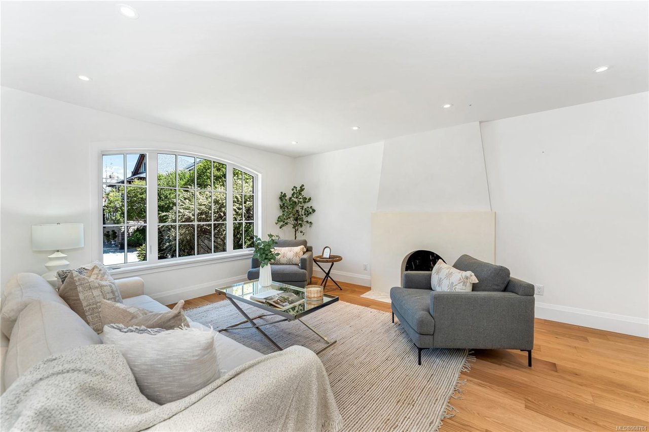 736 Falkland Rd, Oak Bay