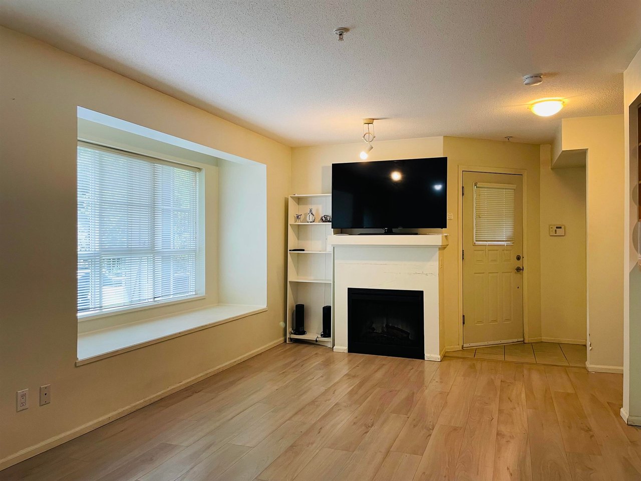 54-7088 17th Ave