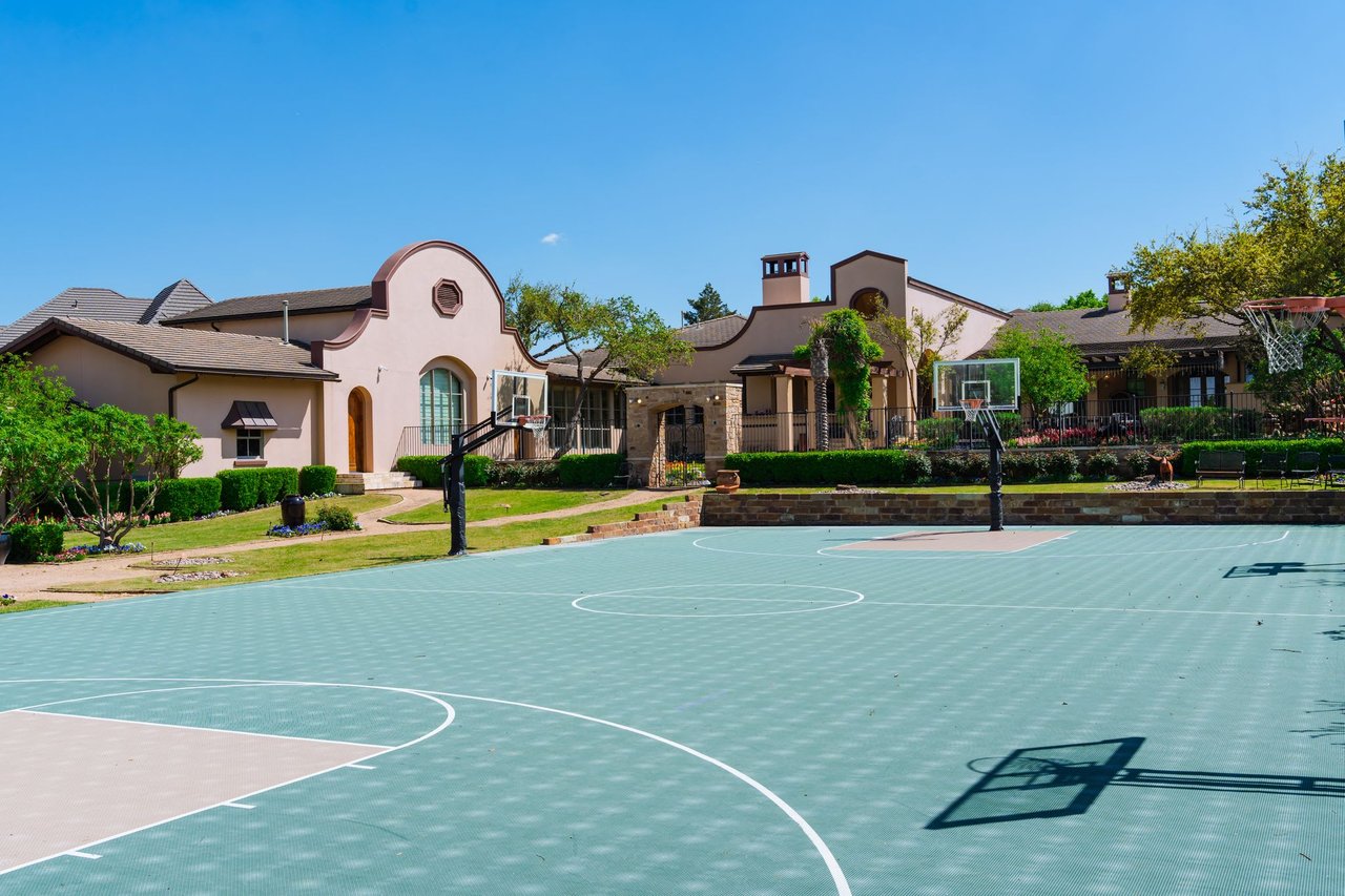 Gated Estate in Seven Oaks