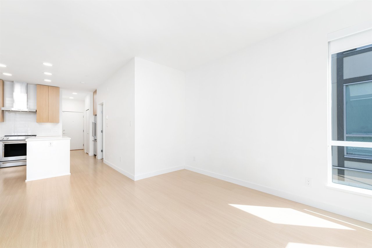 303-5460 Broadway Wy