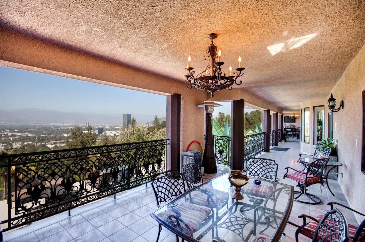 11131 Mountcastle Dr. Studio City, CA