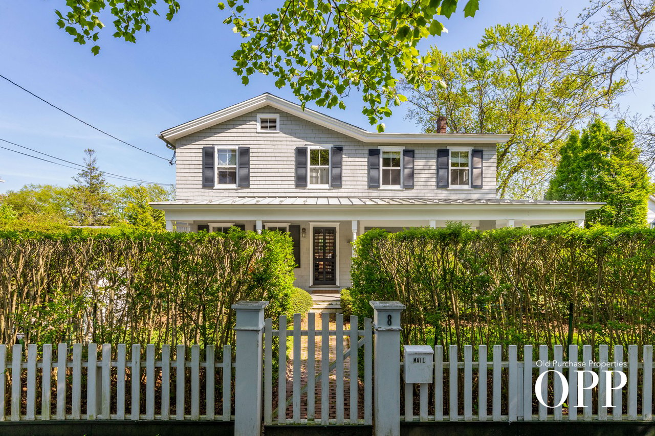 QUINTESSENTIAL BELLPORT COLONIAL