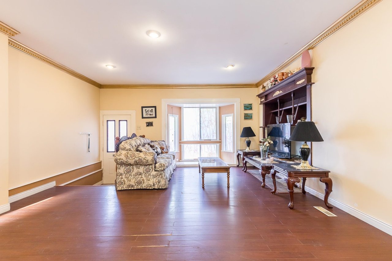 21504 Dewdney Trunk Rd