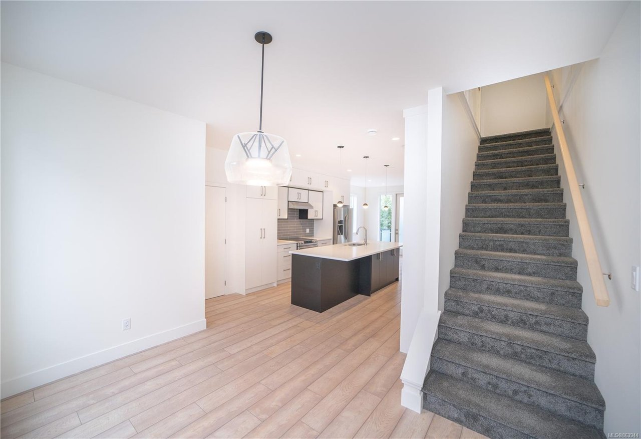 3-1052 Tillicum Rd, Saanich
