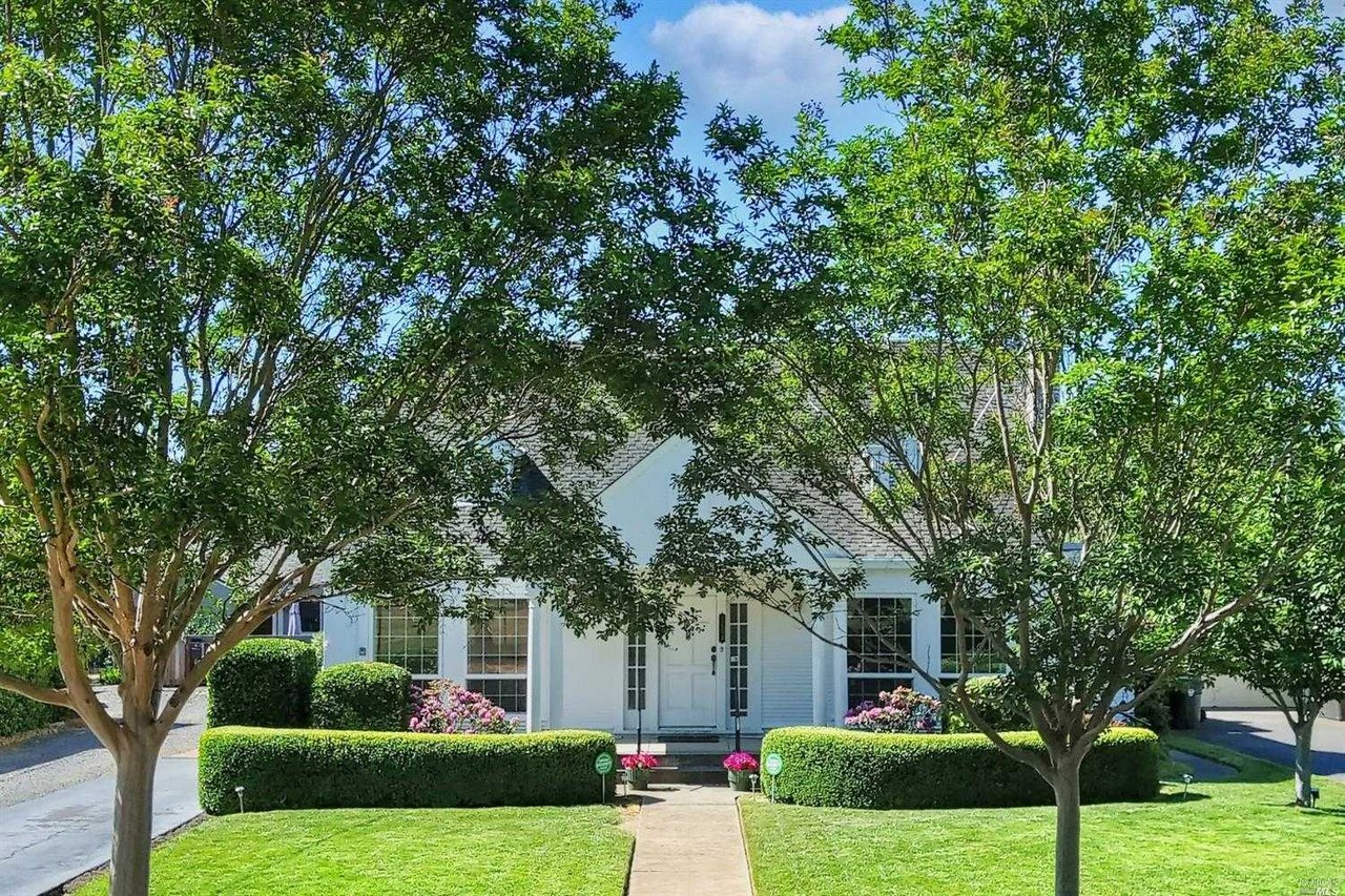 1653 Elm Street