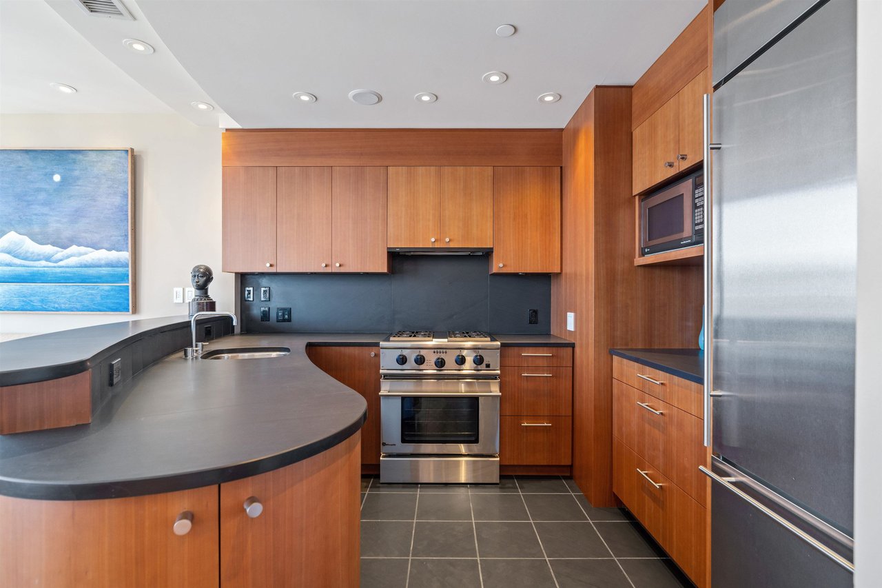 4204-938 Nelson St