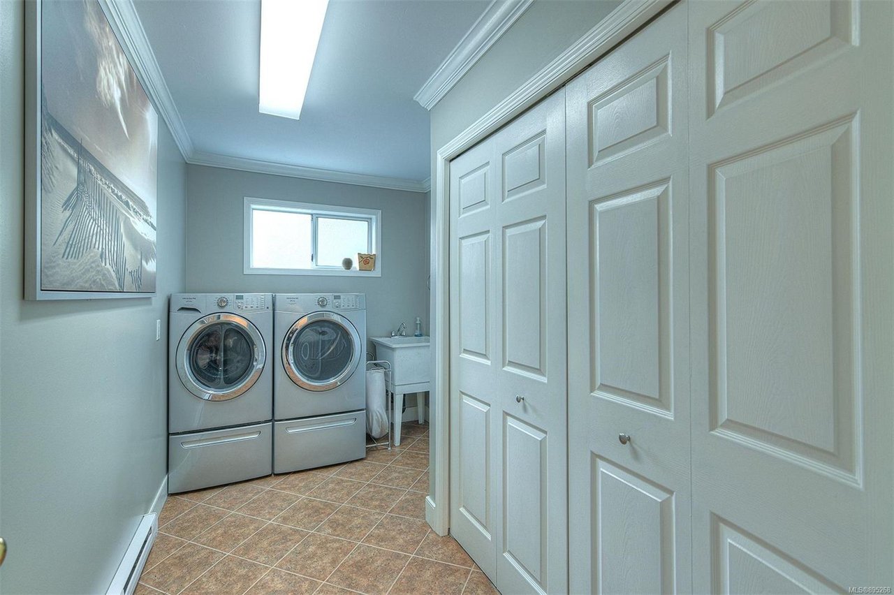 751 Helvetia Cres