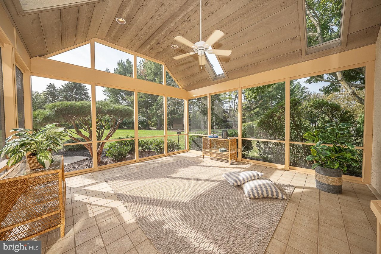 25 Autumn Hill Ln