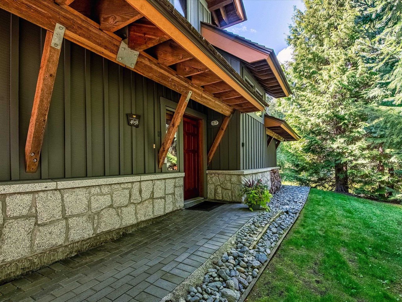 4658 Montebello Pl