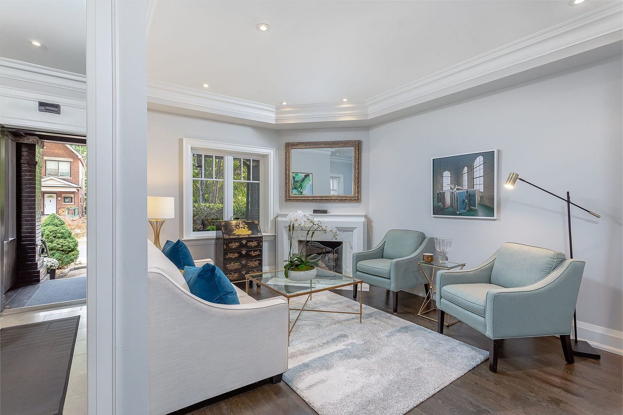 Davisville Village Stylish Reno