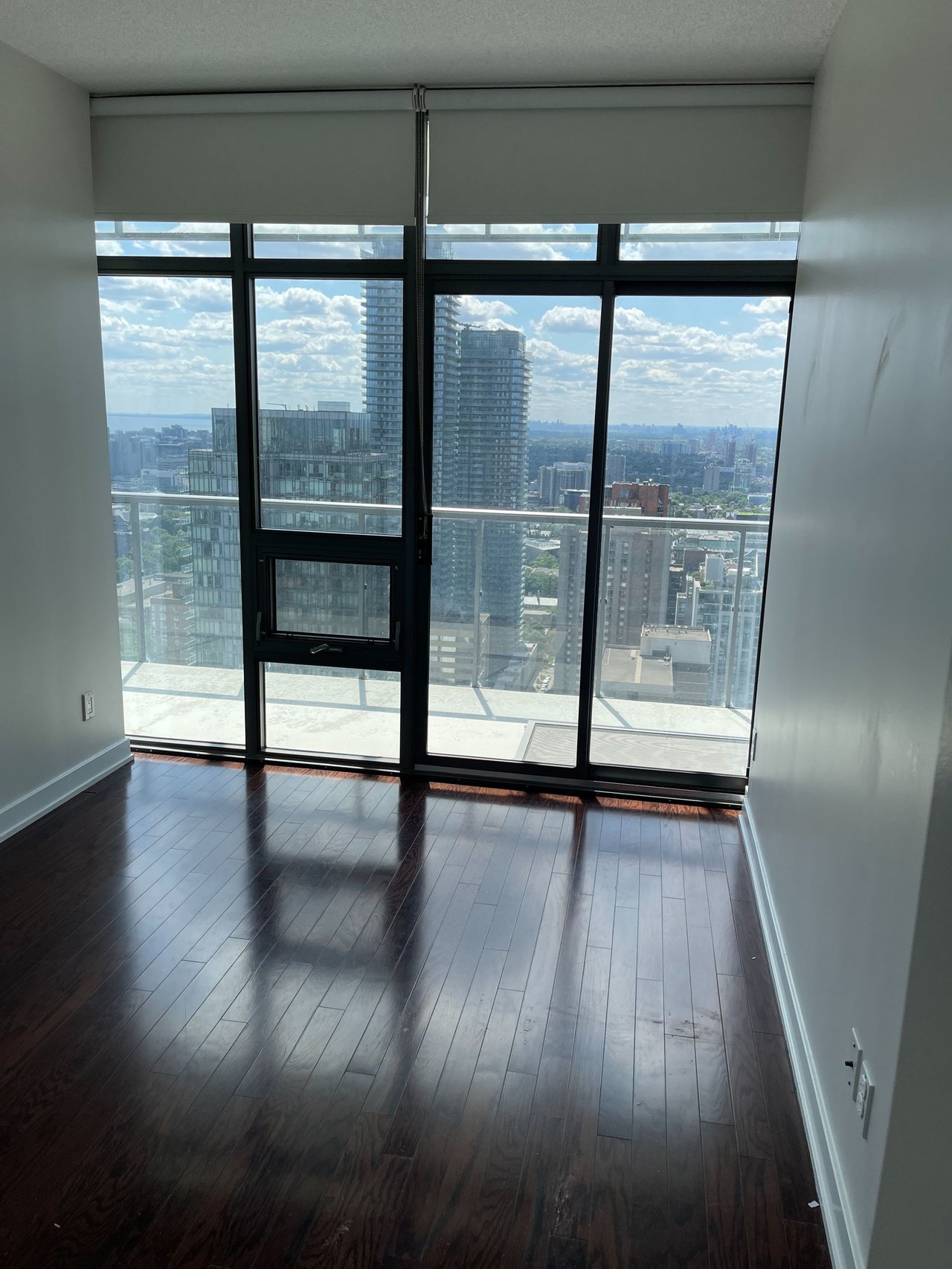 33 Charles St E, Unit 3805