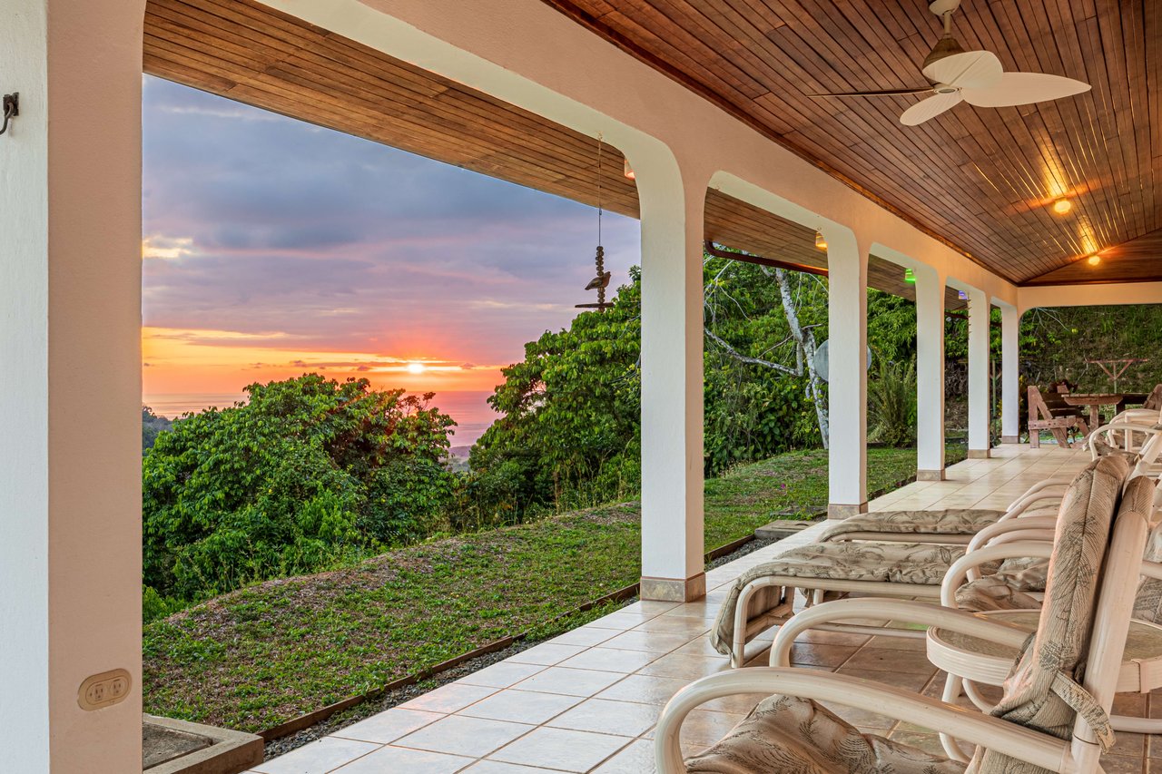 Casa De La Rosa, 3 Bedroom Ocean View Home in Lagunas!