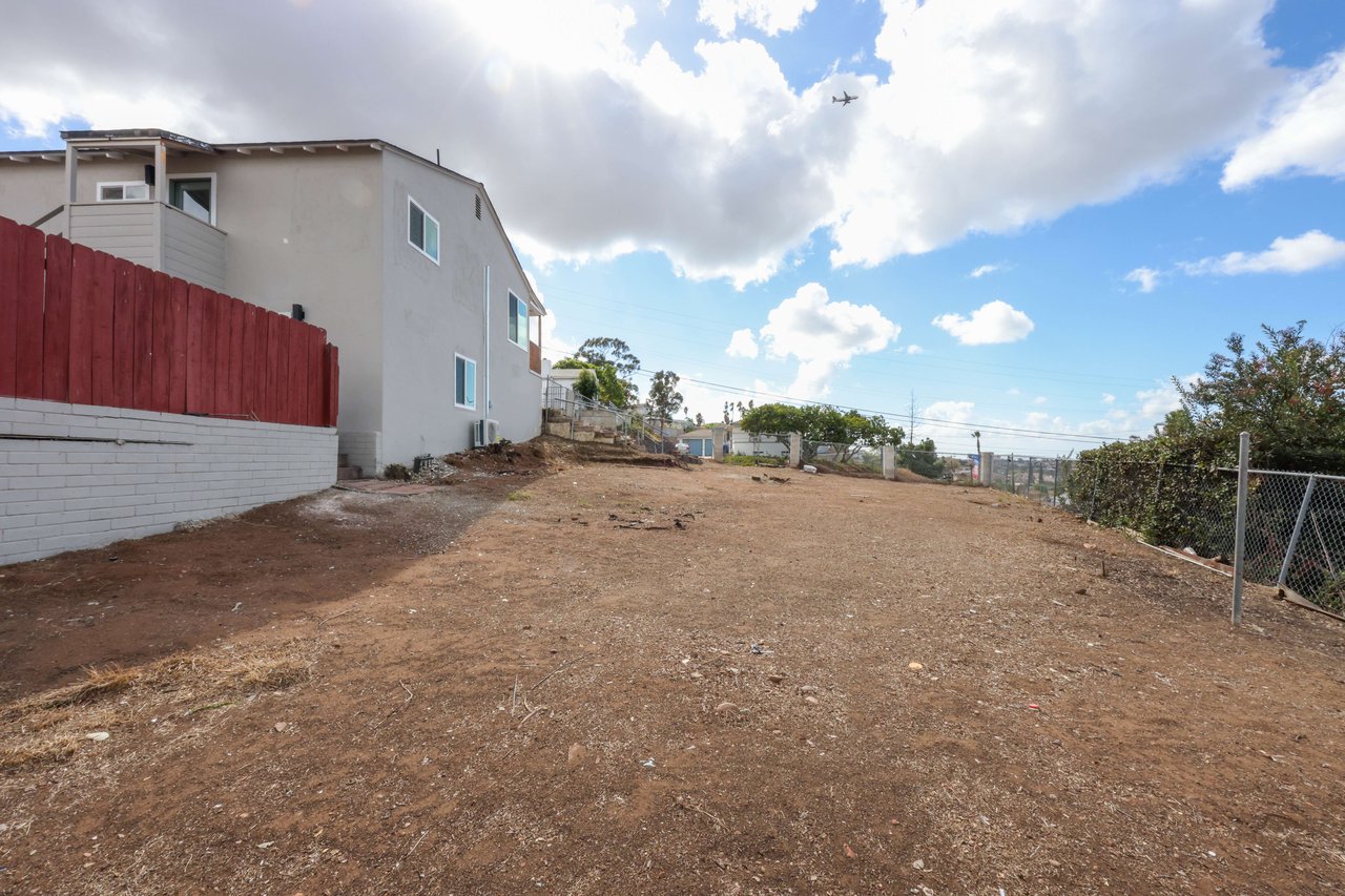 5260 Hilltop Dr