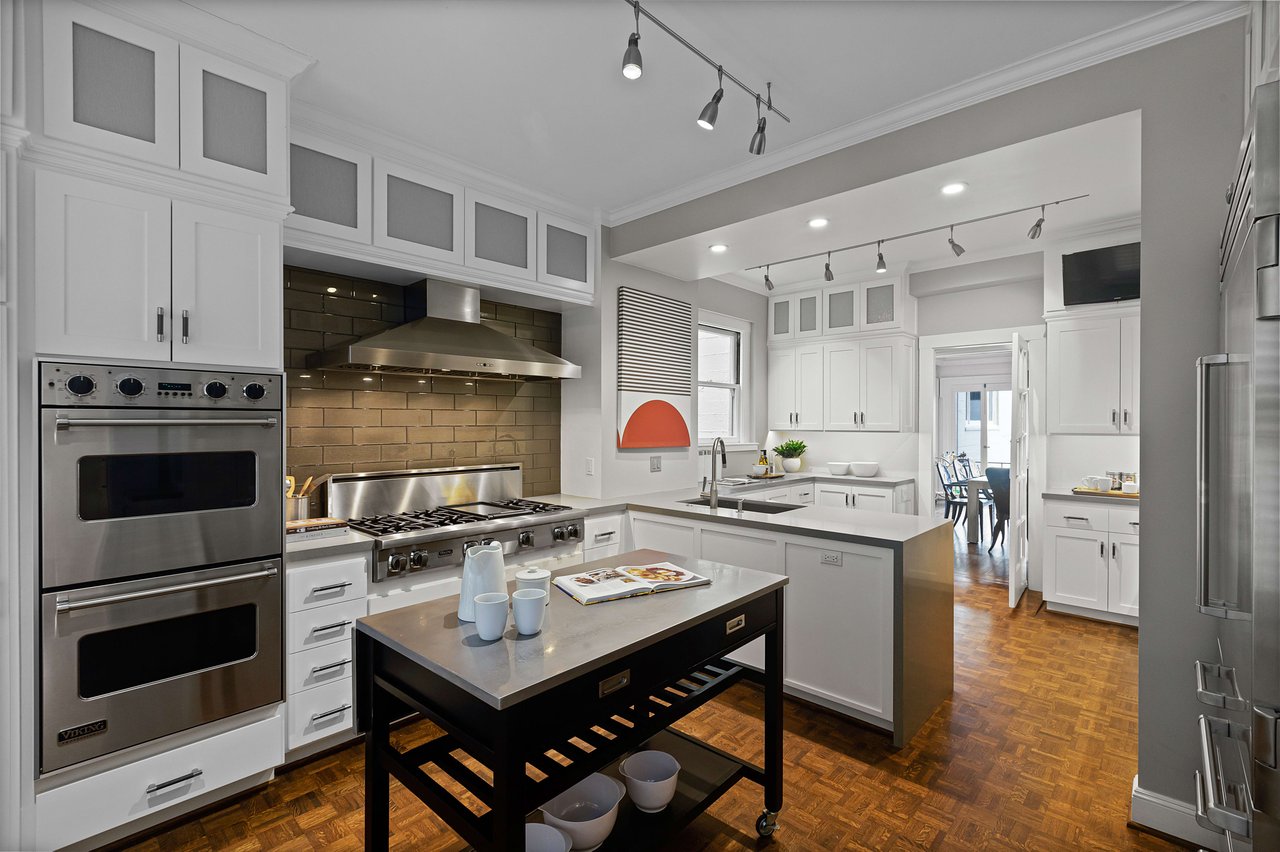 Grand New York-Style Condominium at 840 Powell