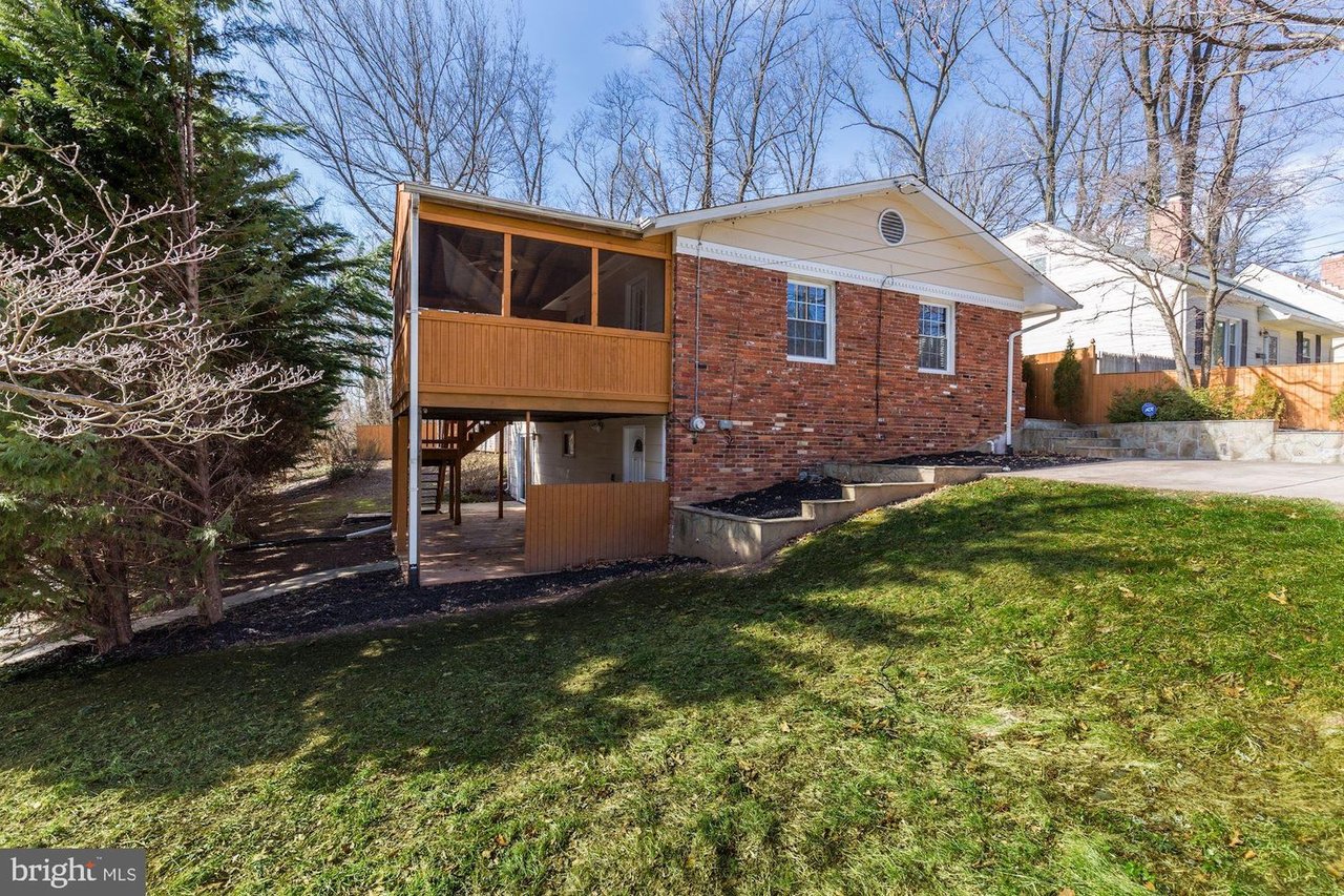 211 Adclare Rd