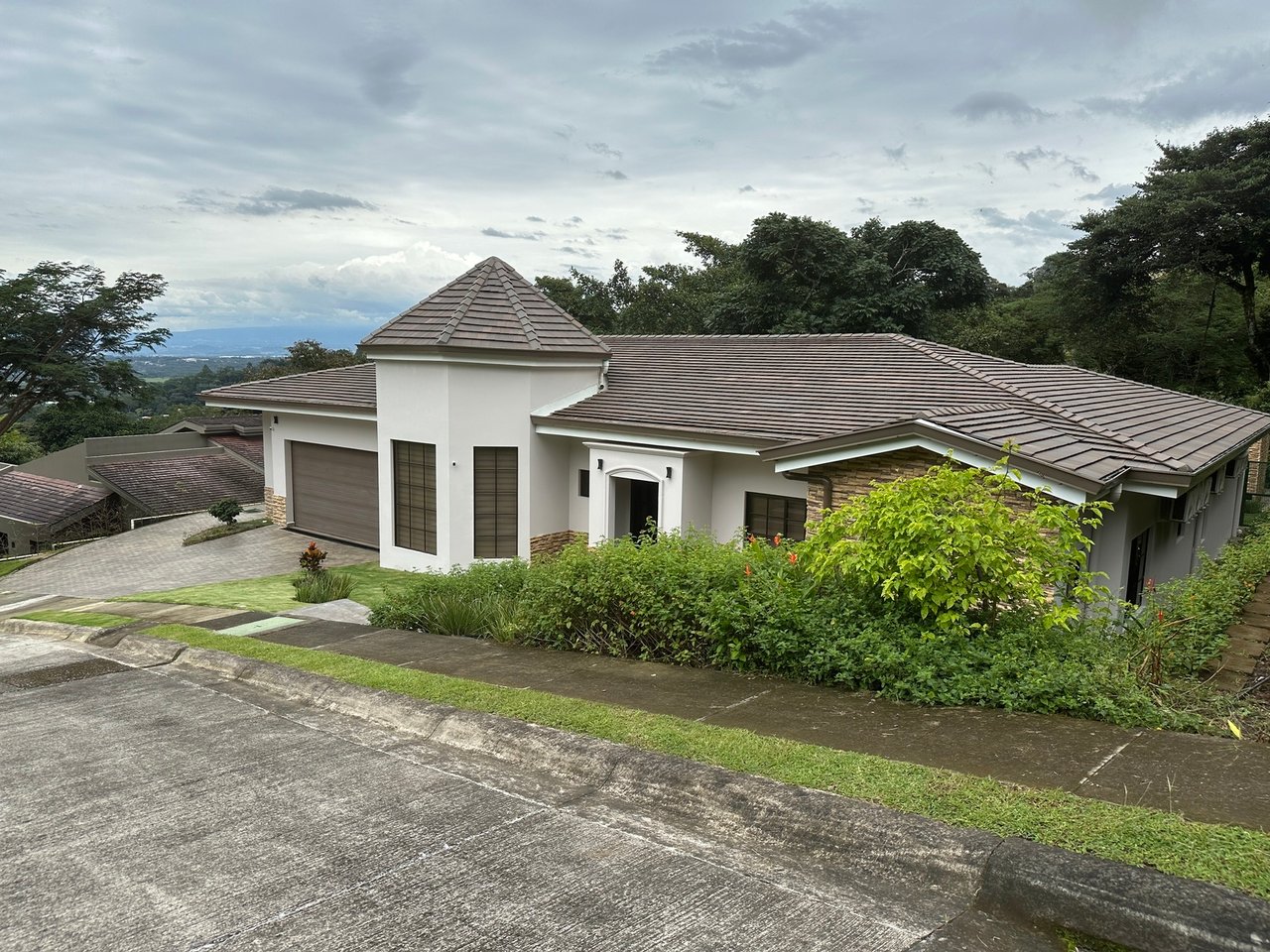 Single Level Gated Home, Ciudad Colon, San Jose