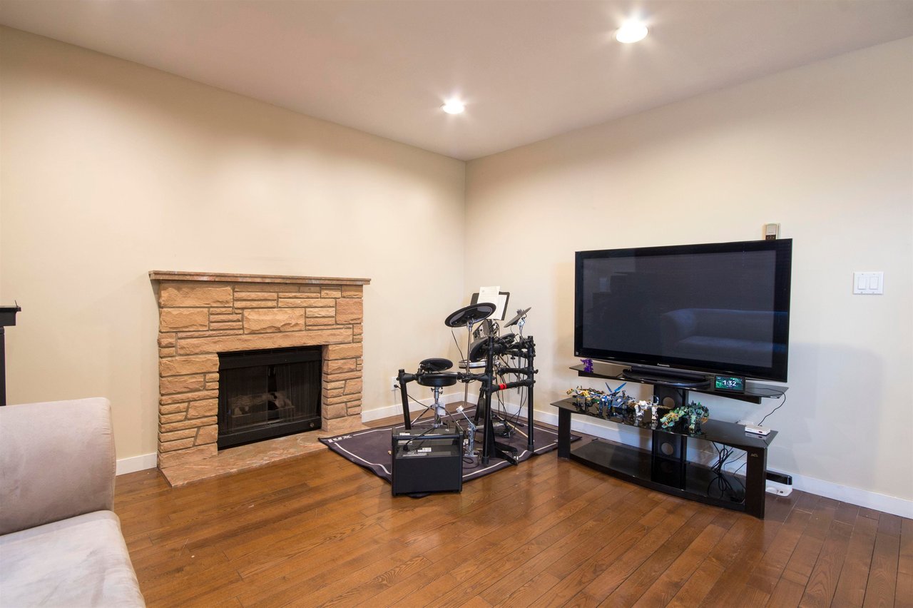 64 W 39th Ave