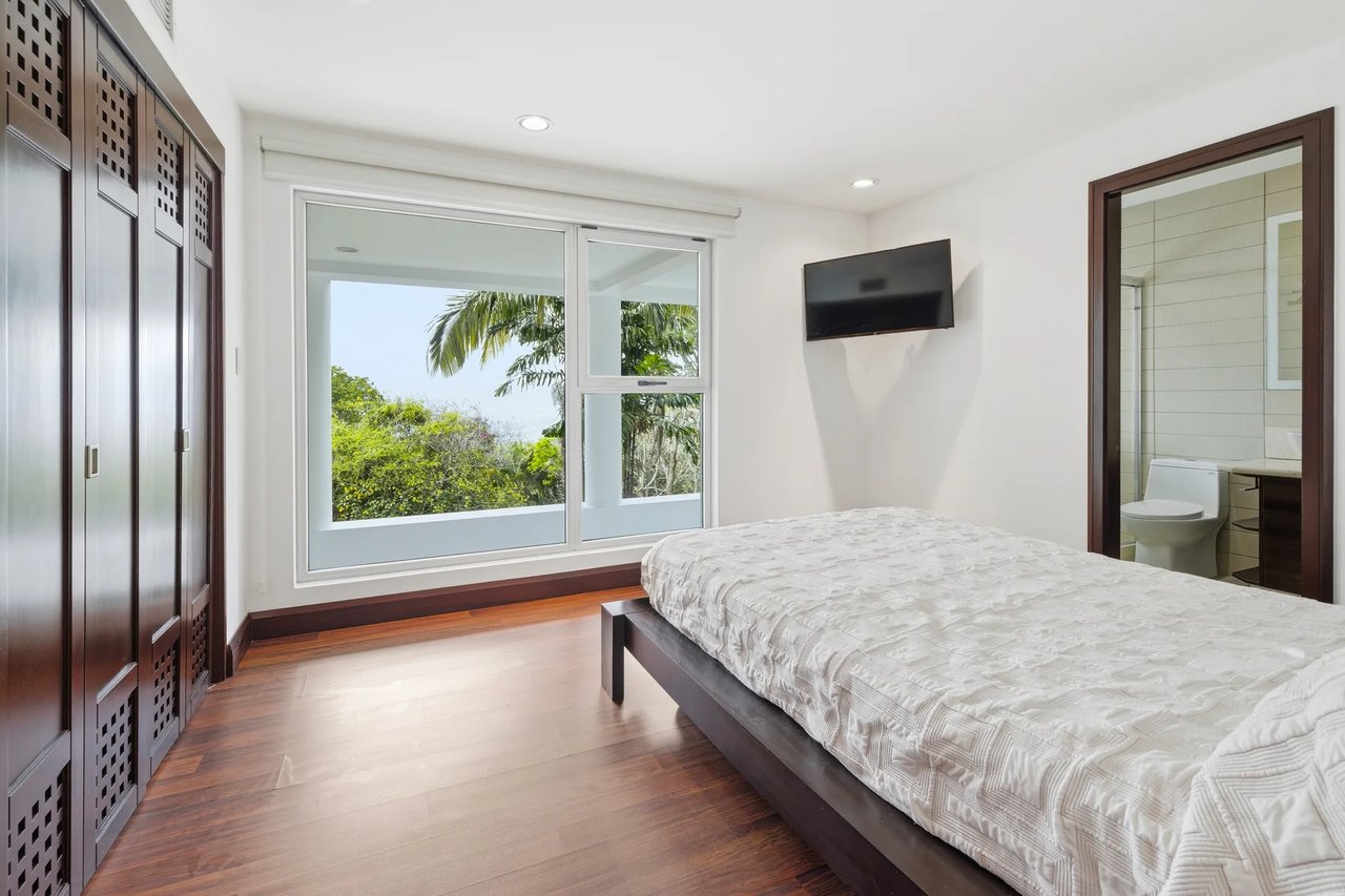 Panoramic Valley Views Retreat, Santa Ana, San Jose