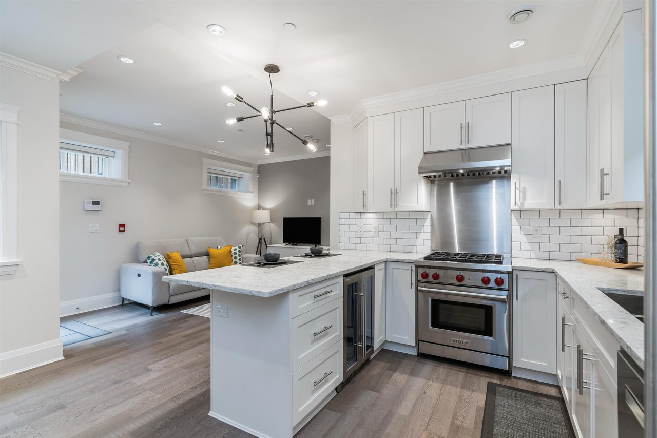 2-458 E 10th Ave