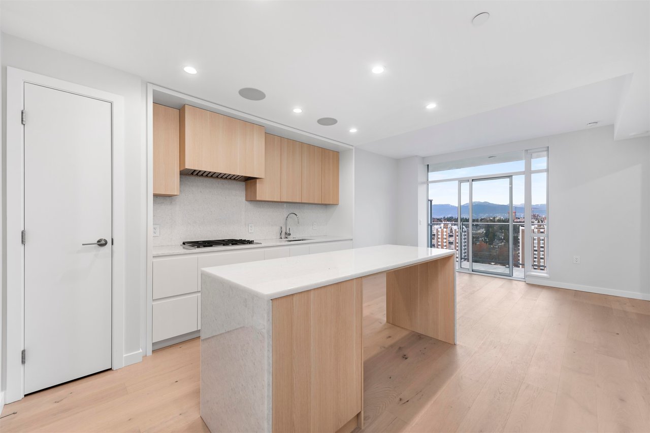 2302-7433 Cambie St