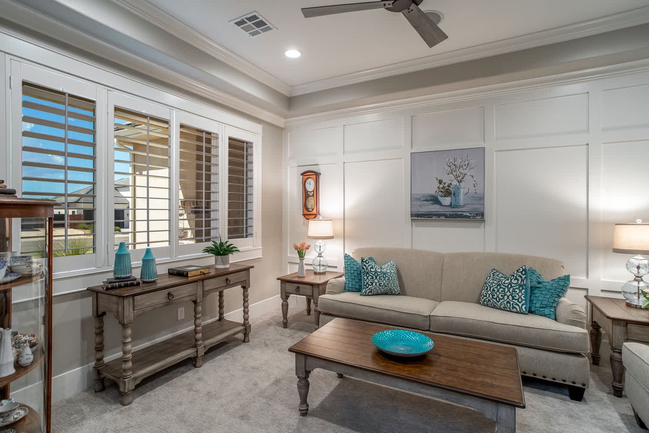 258 W Blue Quartz Dr