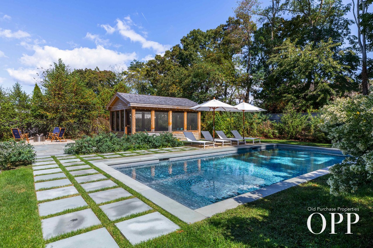  Stylish Cape Cod Retreat in Bellport Village