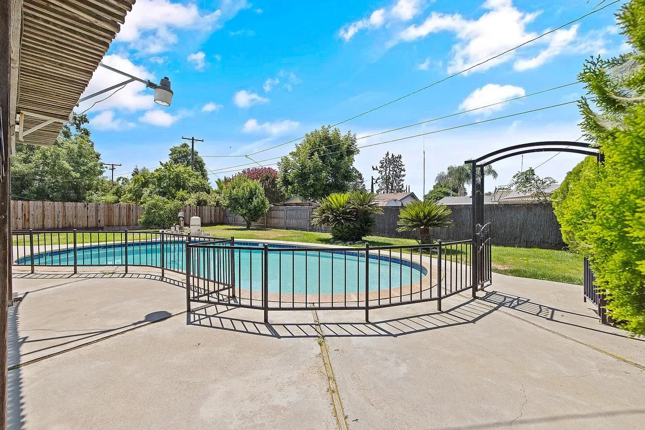 1207 W Cambridge Dr