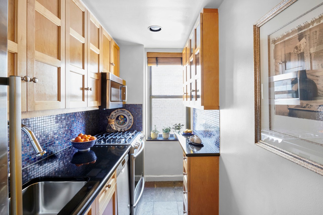 225 E 74th St, #5B