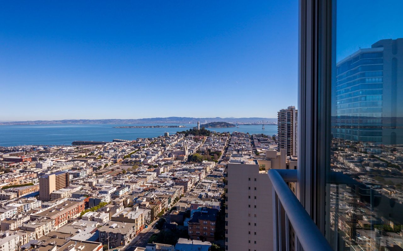 Panoramic Views at 1070 Green