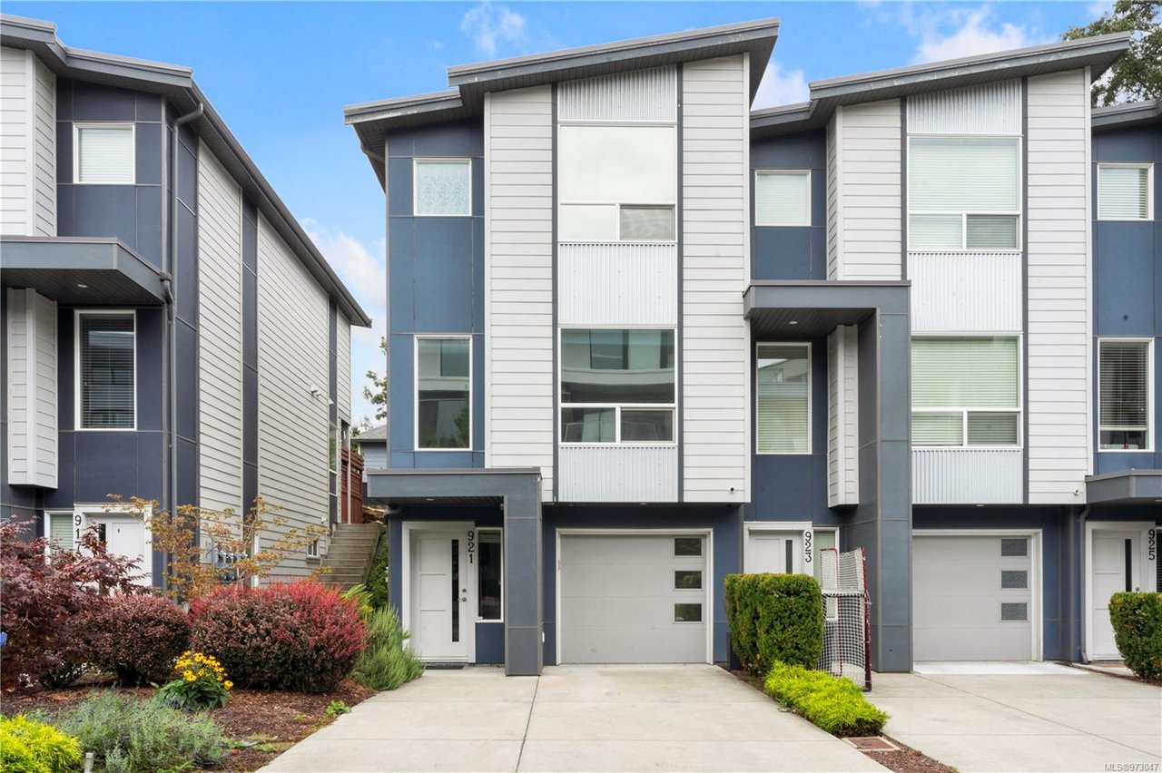 921 Whirlaway Cres