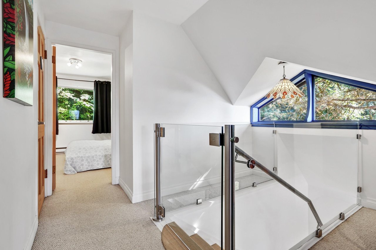 325 Bayview Pl