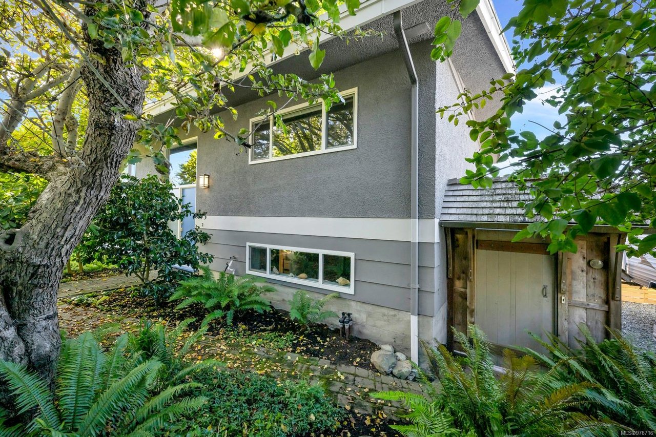 2105 Lorne Terr