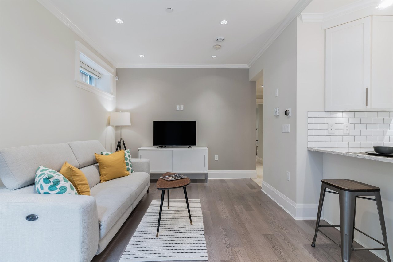 2-458 E 10th Ave