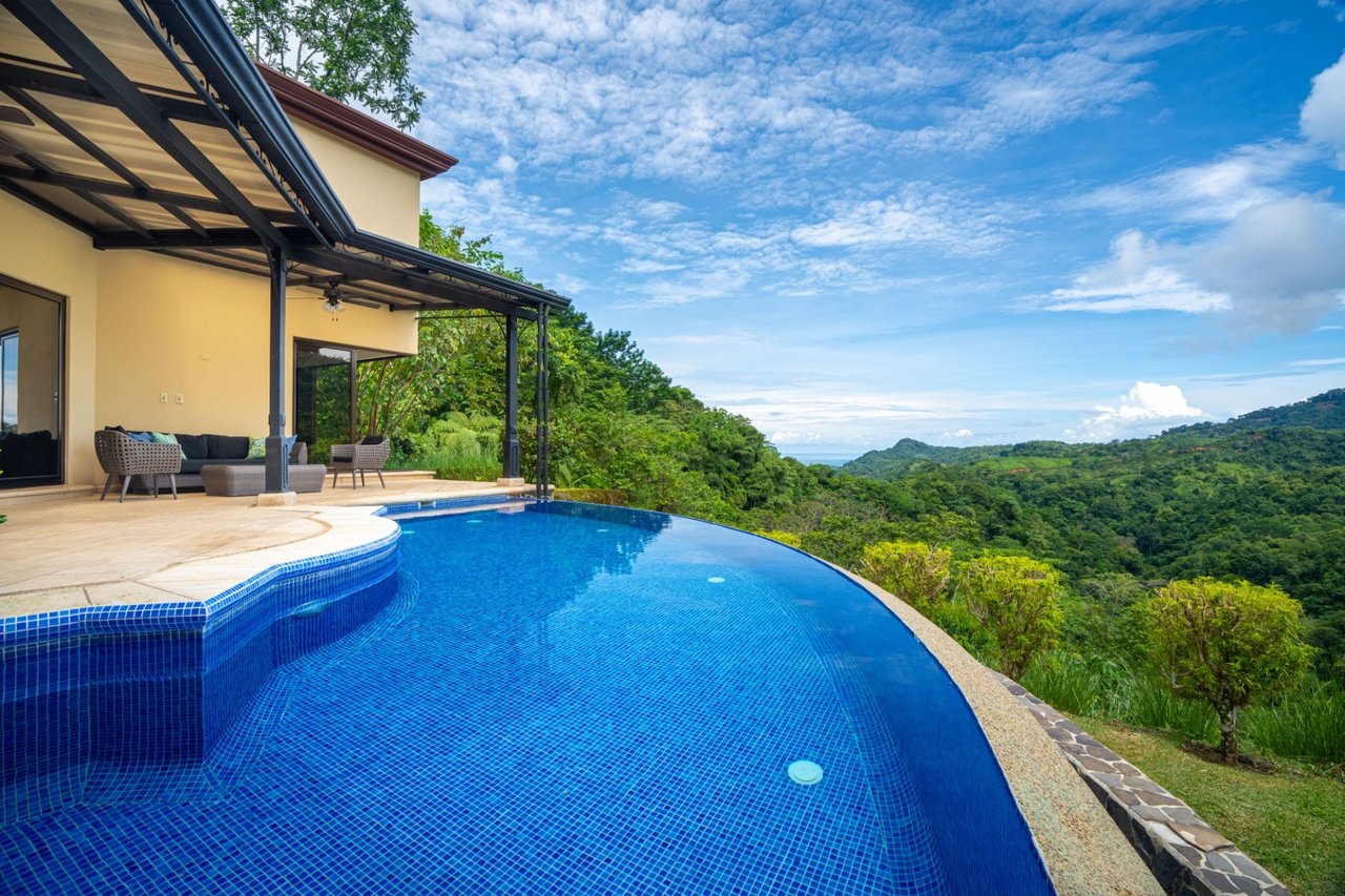 Waterfall Orchard Jungle Estate, Ojochal, Puntarenas