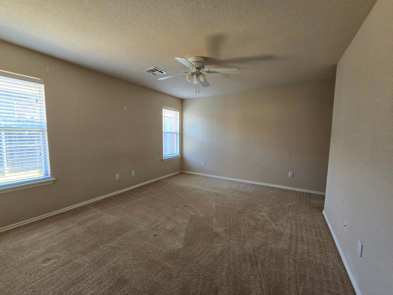 $500 toward first month's rent if leased by October! 1240 Kingston Road