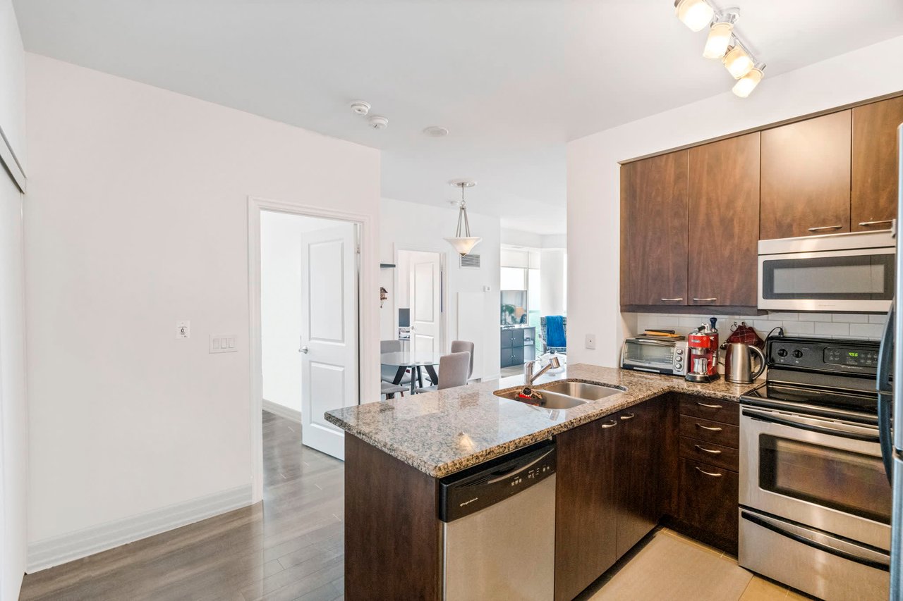 SOLD: Corner Suite At The Desirable 500 St. Clair