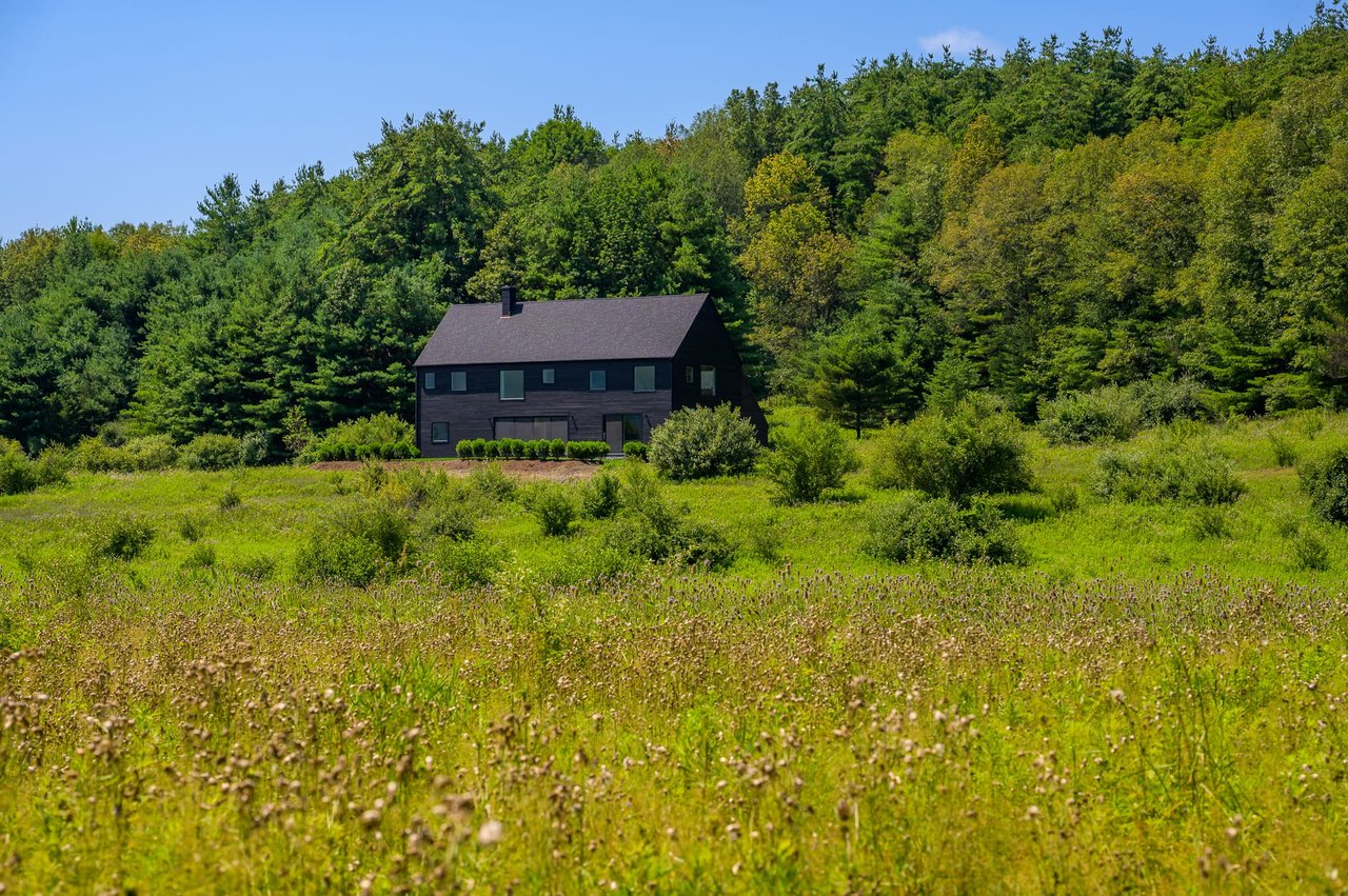 Modern Home on the Roe Jan Kill 