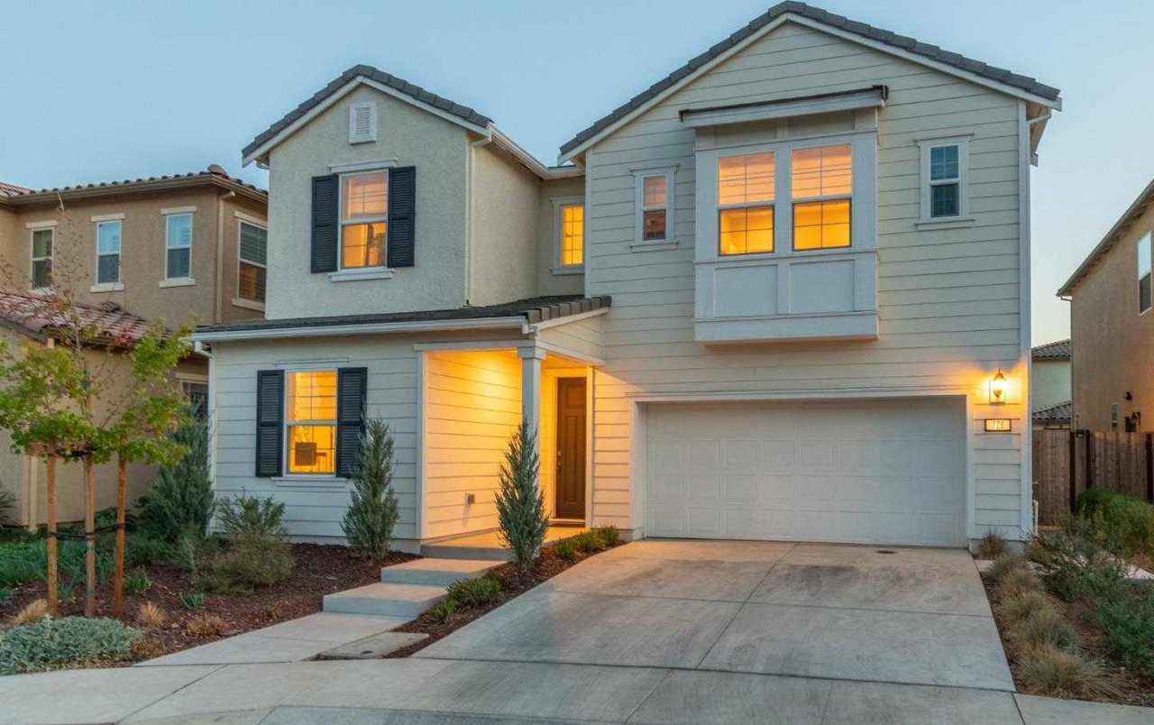 728 Carver PL