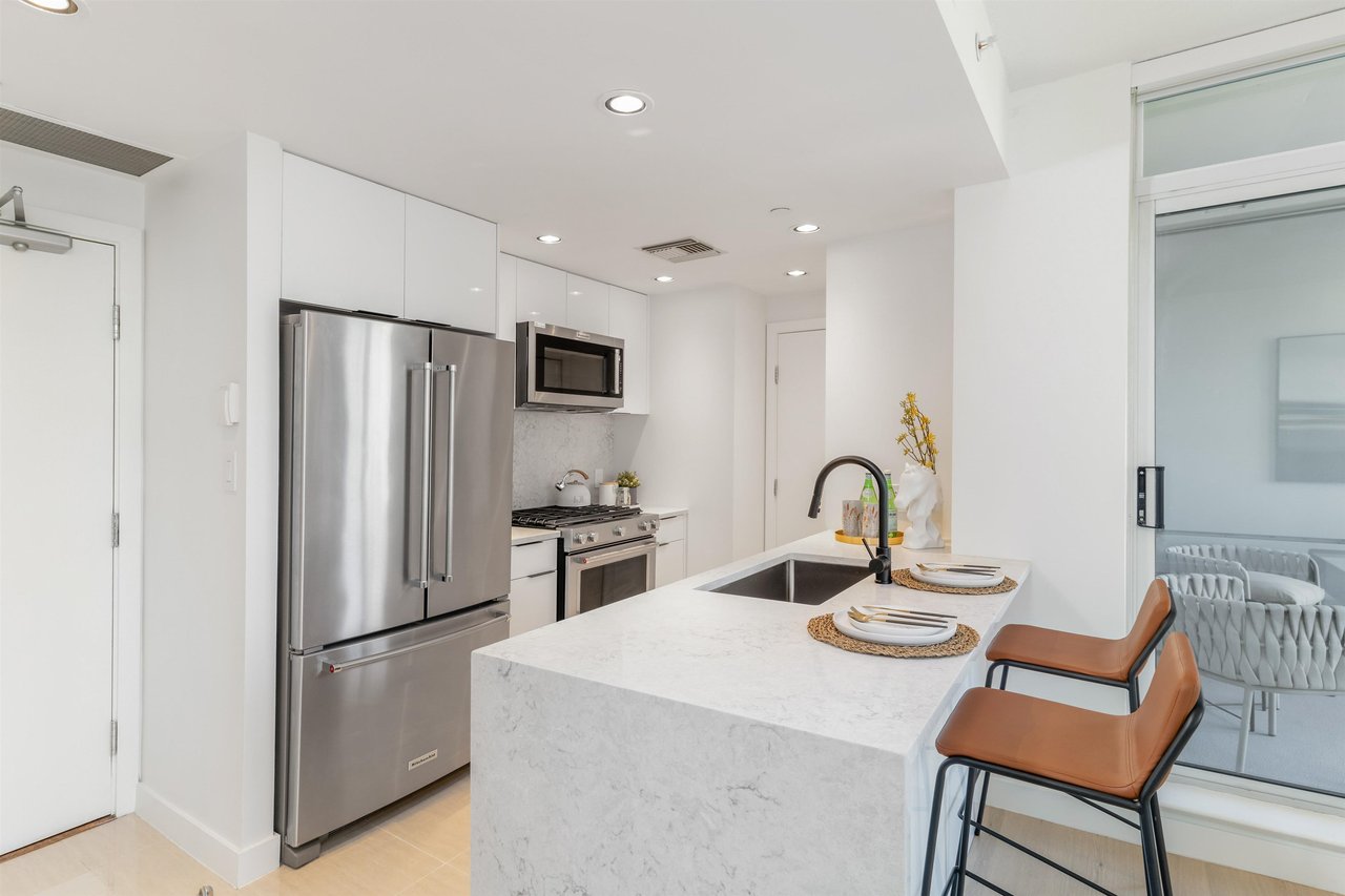 1006-638 Beach Cres