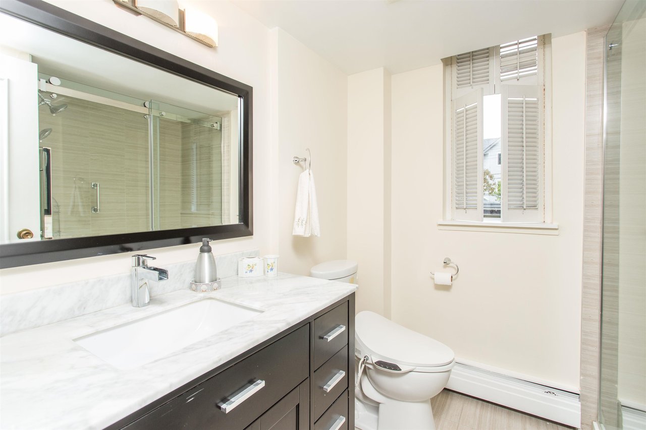203-1390 Duchess Ave